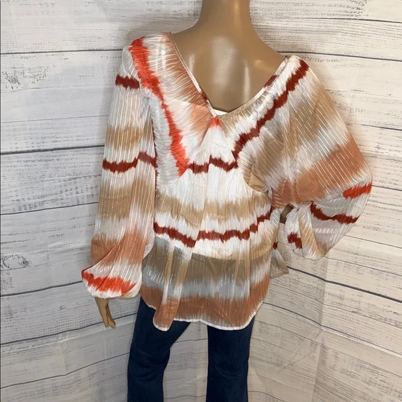 NWOT Women's V-Neck Flowy Blouse in Cream and Rust - Picture 8 of 10